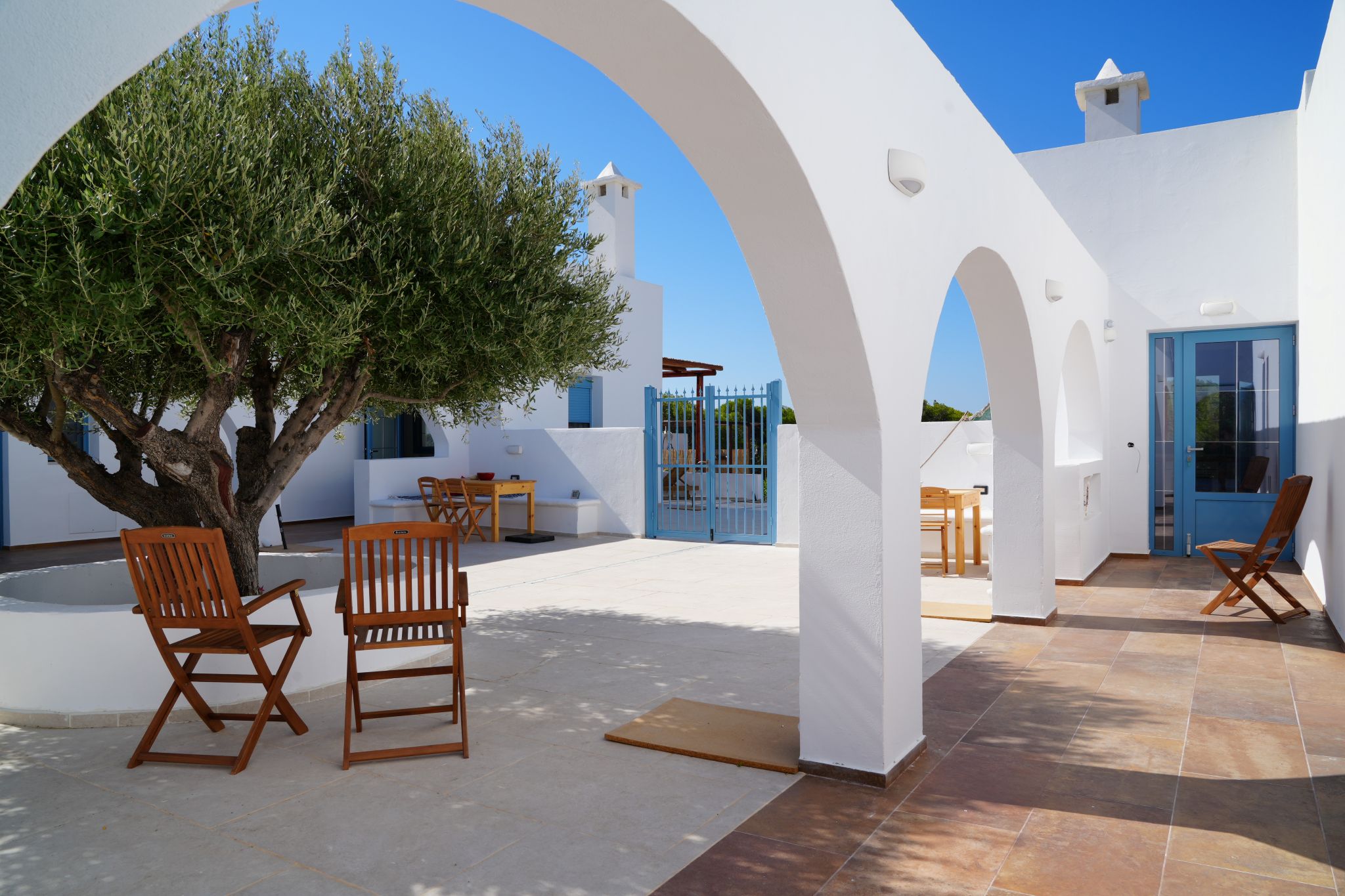 villa-outdoor-seating-area-2